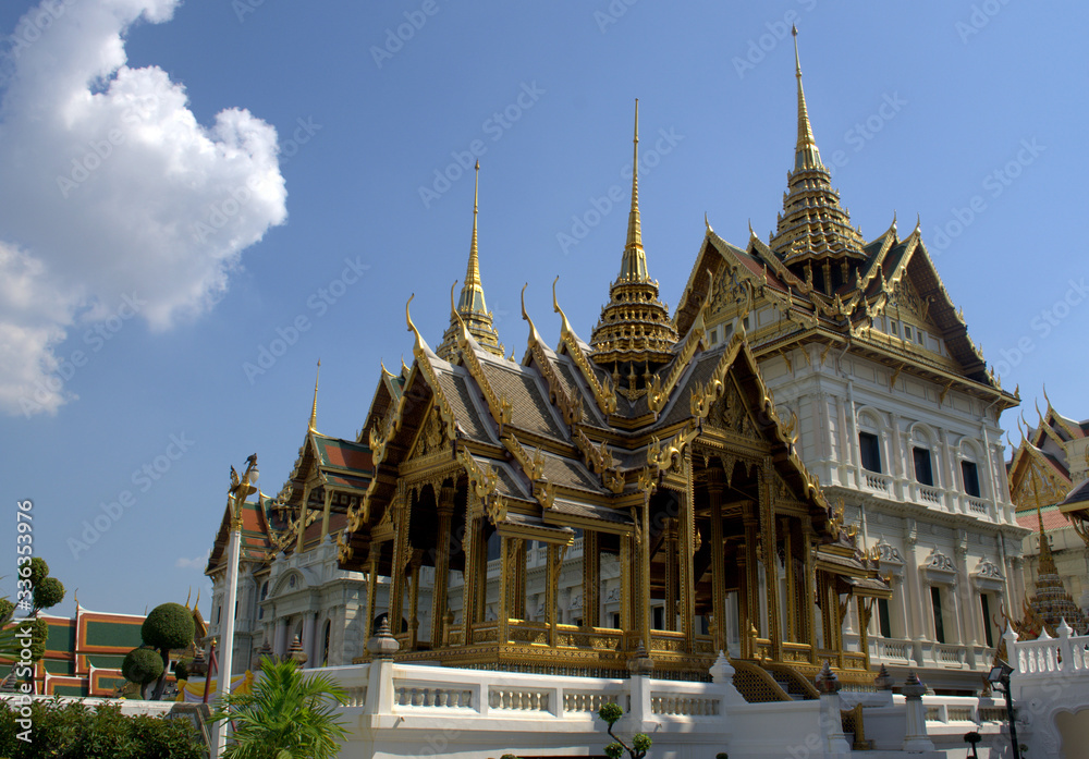 Fototapeta premium Phra Maha Prasat group inside the Grand Palace Bangkok, Thailand