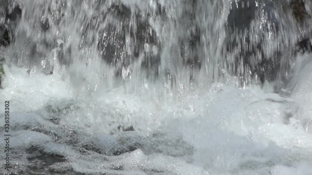 滝の水飛沫 滝の水飛沫