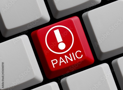 Panik online - Rote Computer Tastatur mit Ausrufezeichen Symbol