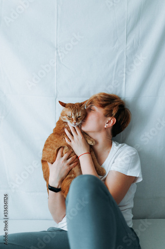 girl with a cat 