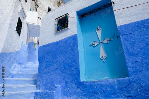 Fototapeta Naklejka Na Ścianę i Meble -  Ancient small street in blue and white in the kasbah - old part of city Chefchaouen, Morocco