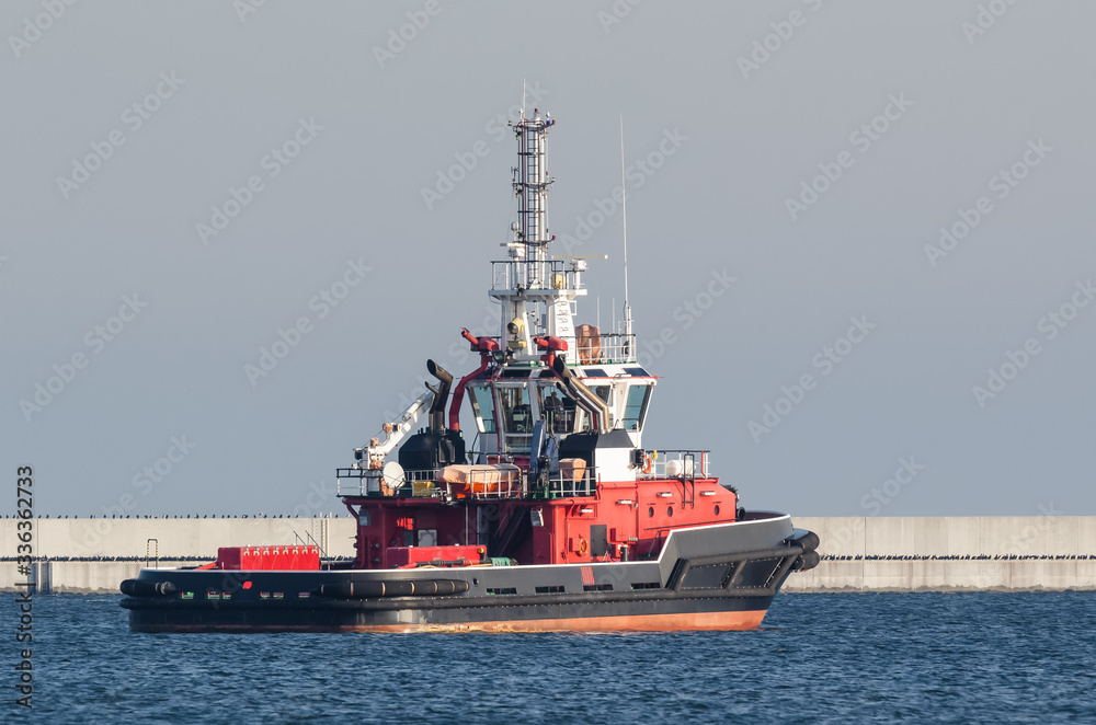 FIREBOAT - Multifunctional firefighting ship maneuvers in port