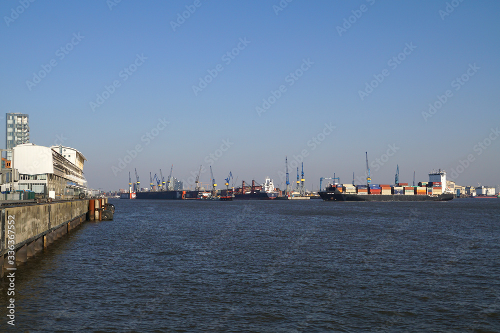 Container-Terminal im Hamburger Hafen