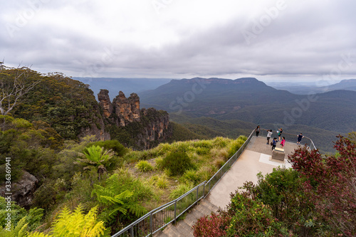 Echo Point lookout looking towards the Three Sisters