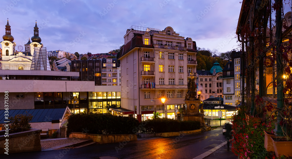 Fototapeta premium Karlovy Vary at twilight