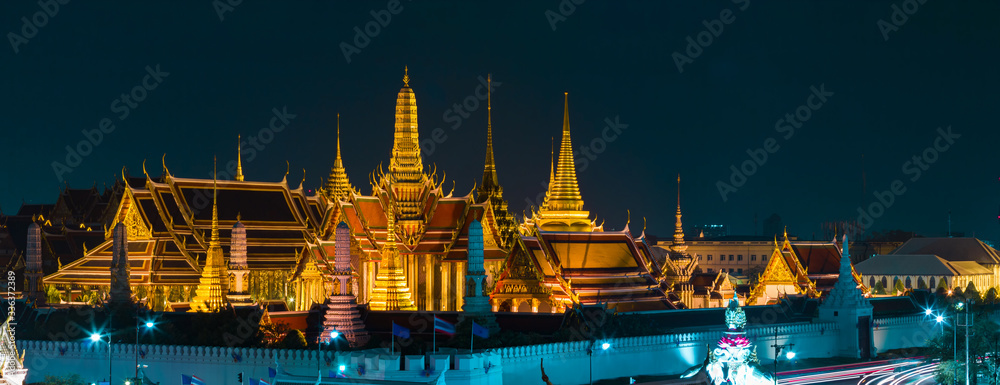 Obraz premium Phra Kaew Temple is famous And is a tourist attraction of Thailand