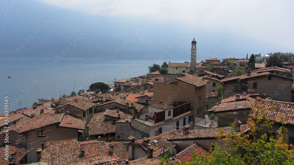 Über den Dächern einer italienischen Kleinstadt