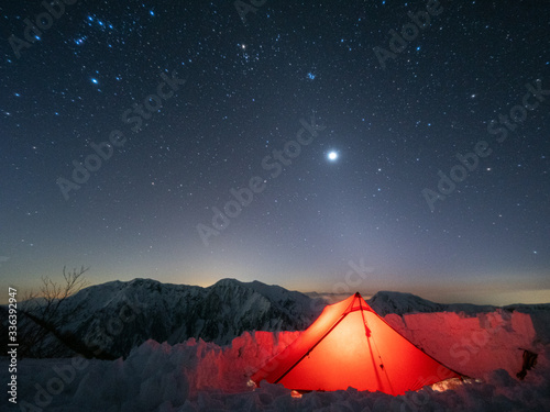 テント 星空 雪山 天の川