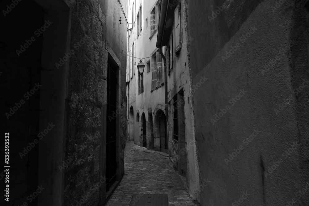 Obraz premium narrow street in the old town, with a vintage lamp.