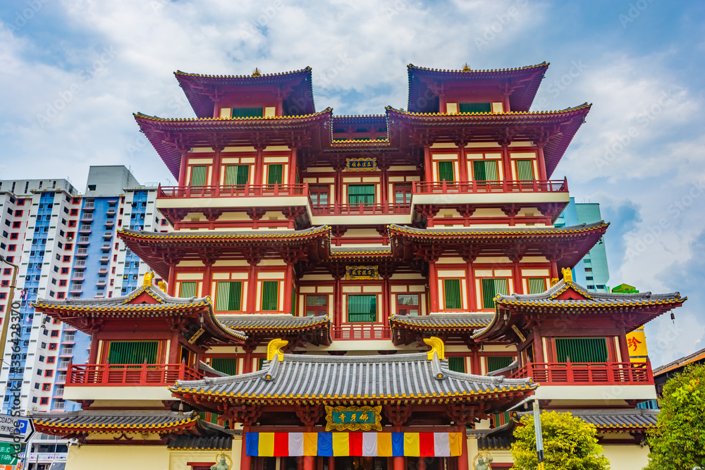 SINGAPORE, 2 OCTOBER 2019: Buddha Tooth Relic Temple in Chinatown SINGAPORE, 2 OCTOBER 2019: Buddha Tooth Relic Temple in Chinatown