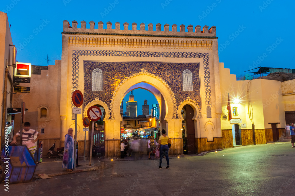Obraz premium The Blue gate of Fez by night, Morocco