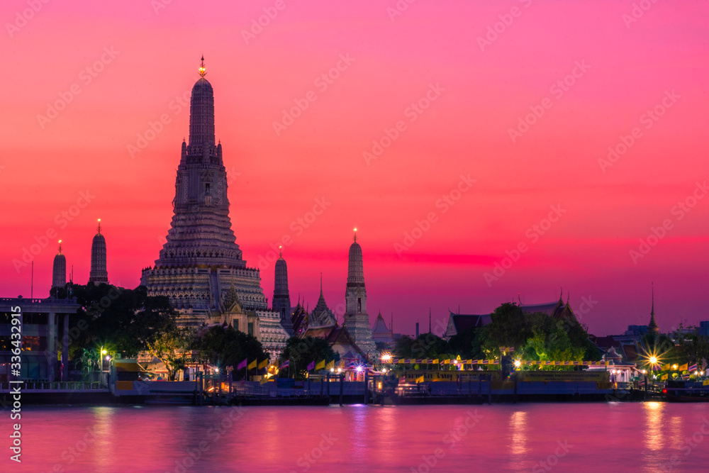 BANGKOK, THAILAND, 8 JANUARY 2020: the Temple of wat Arun at twilight
