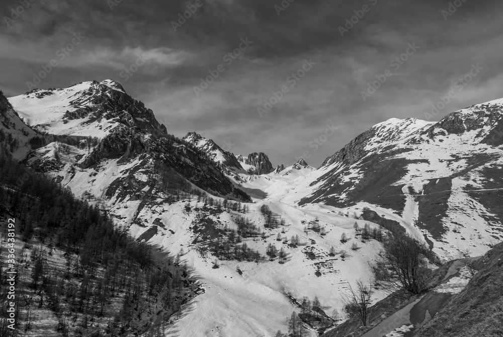Obraz premium peaks of the Vallone dell'Arma in Valle Stura