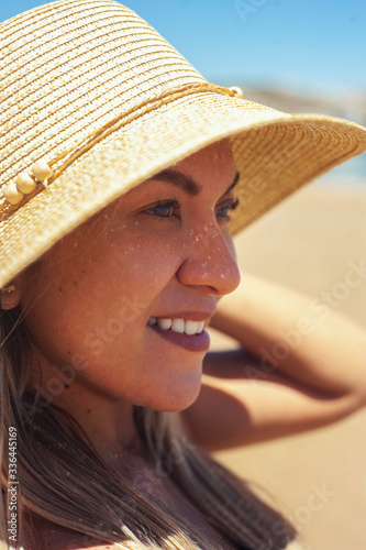woman in the beach with a hat
