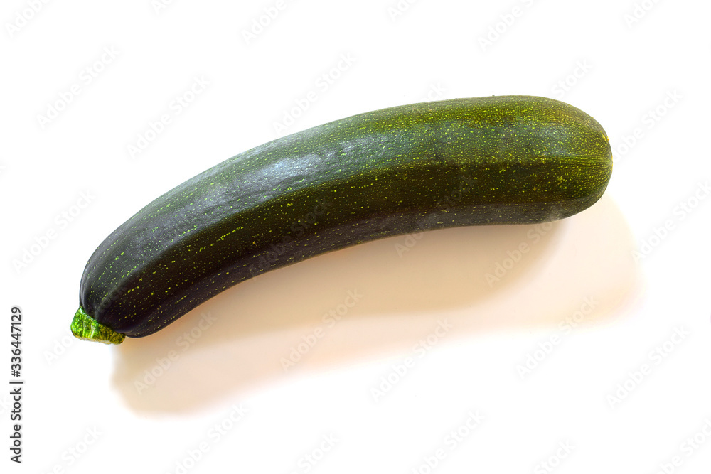 Zucchini von oben isoliert auf weißem Hintergrund Zucchini von oben isoliert auf weißem Hintergrund