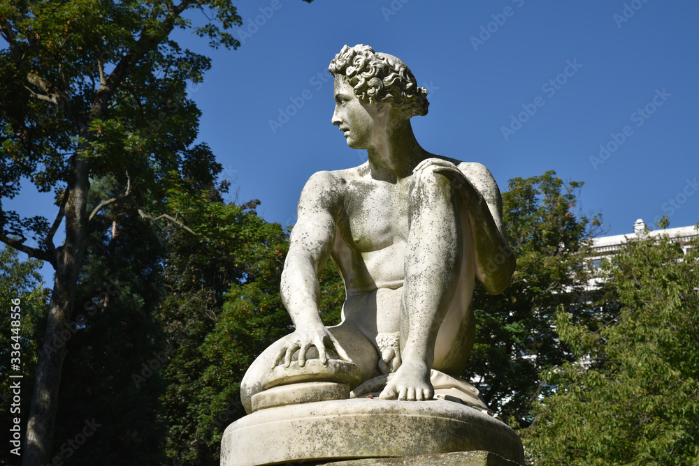 Statue du jardin du Luxembourg à Paris, France