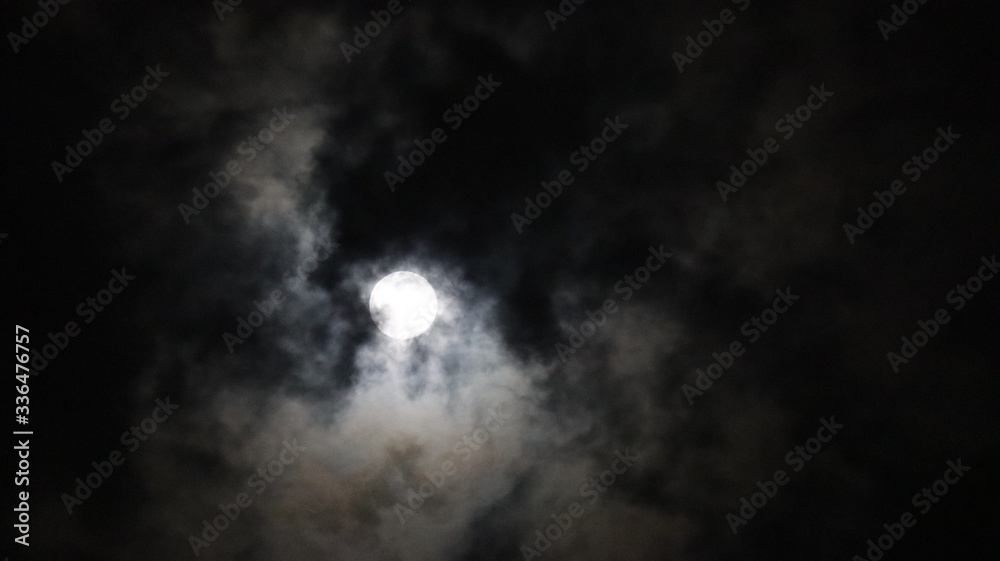 Plakat full moon and clouds