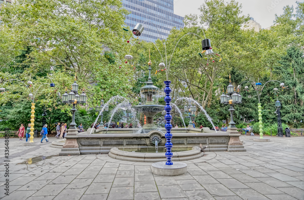 Φωτογραφία NEW YORK, USA - OCTOBER 2, 2018: Jacob Wrey Mould Fountain in City Hall Park on Park Row street