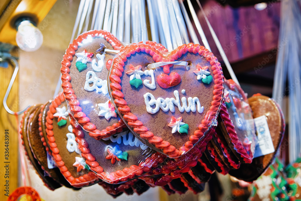 Fototapeta premium Gingerbread hearts cookie Christmas Market Berlin