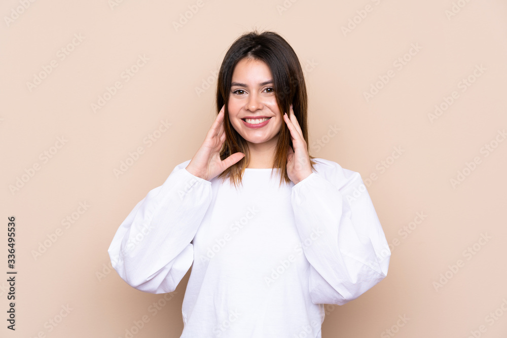 Fototapeta premium Young woman over isolated background with surprise facial expression