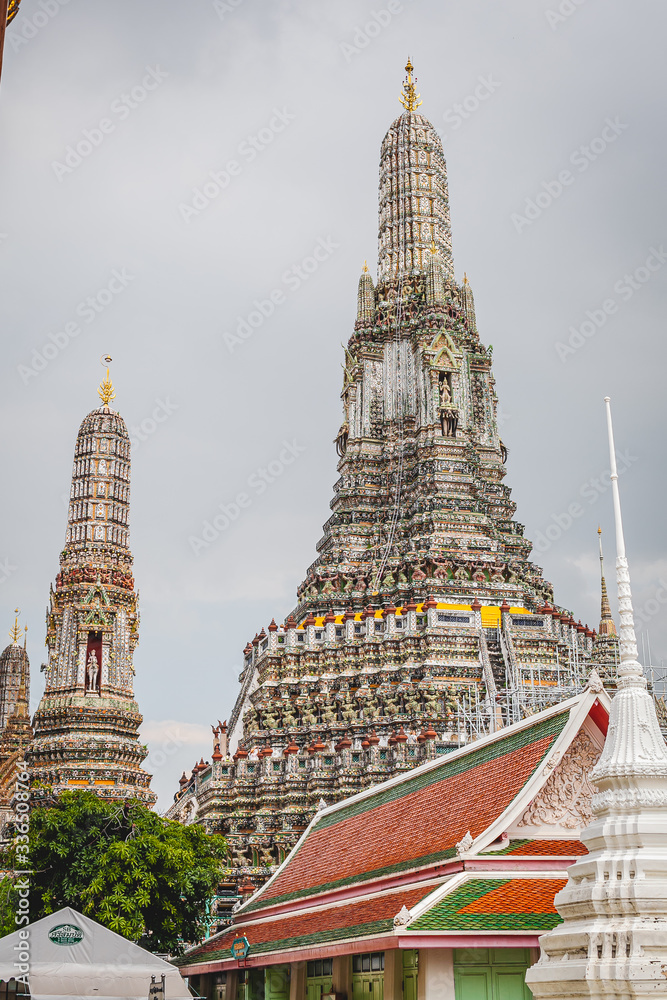 Fototapeta premium Thai Temple in Bangkok, Buddhism in Thailand