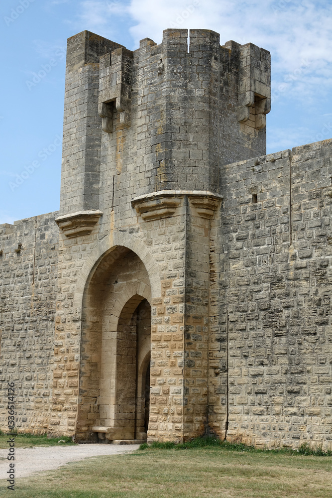 Tor an der Stadtmauer in Aigues-Mortes