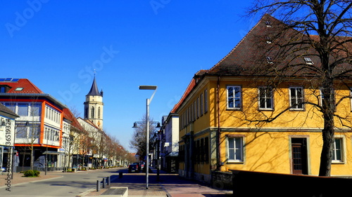 schöne Stadtansicht im Zentrum von Balingen mit Stadtkirche unter blauem Himmel © globetrotter1