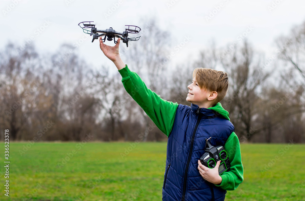 Fototapeta premium Boy plays with his quadrocopter