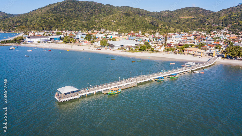 Obraz premium Porto Belo - SC. Aerial view of Porto Belo beach and city - Santa Catarina - Brazil
