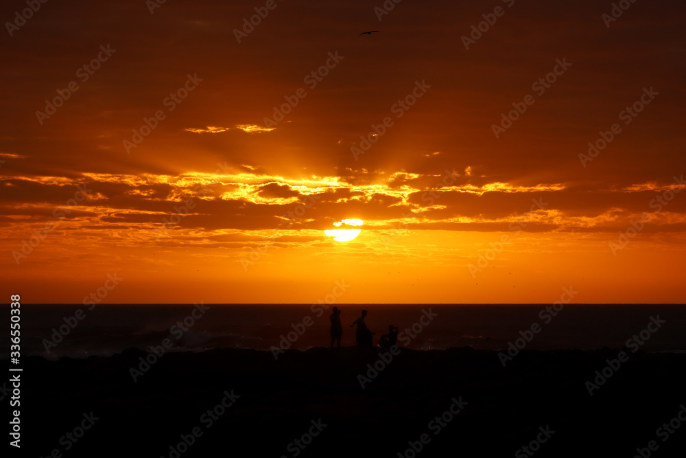 Nascer do sol na Playa El Emir, em Punta del Este, no Uruguai