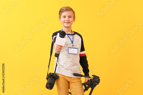 Little journalist with micr...