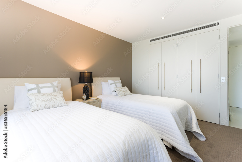 White quilt on a single bed White quilt on a single bed