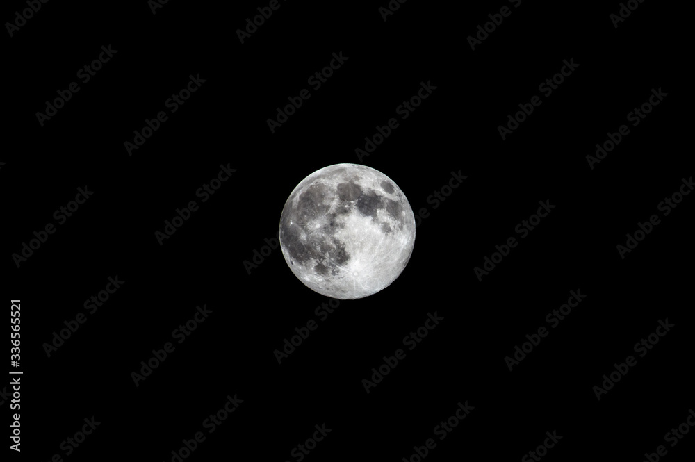 Obraz premium full moon on black background