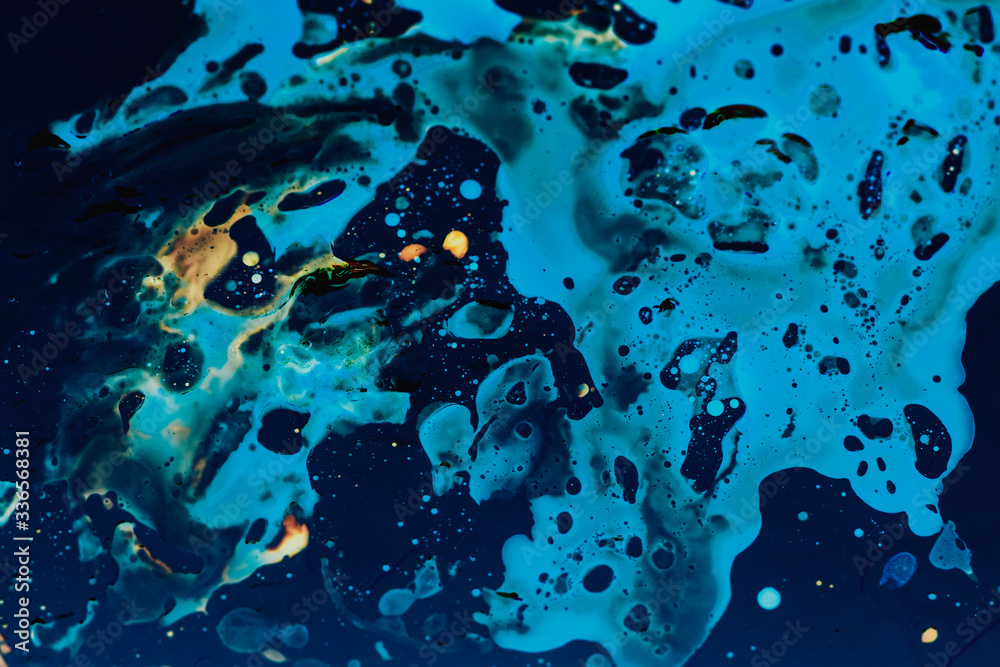Fototapeta premium Coronvirus blood stain under uv light