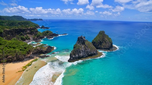 Bahia dos Porcos e Morro dois irmãos photo