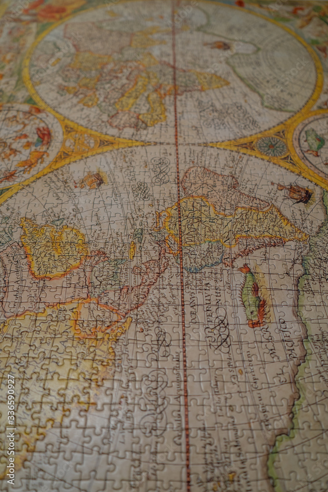 Obraz premium ancient world map puzzle