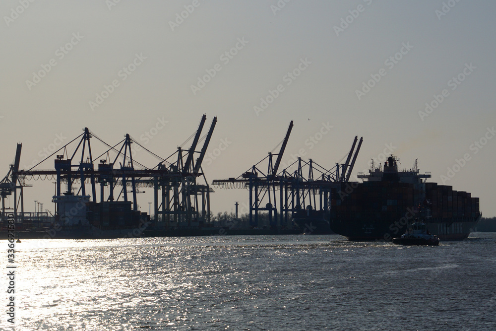 Container-Terminal im Hamburger Hafen Container-Terminal im Hamburger Hafen