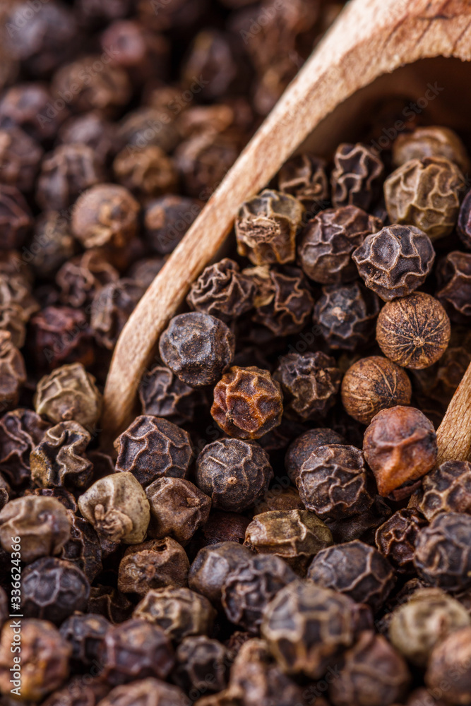Obraz premium fragrant black pepper on white acrylic background