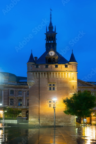 Night view of Donjon du Capitole, Toulouse