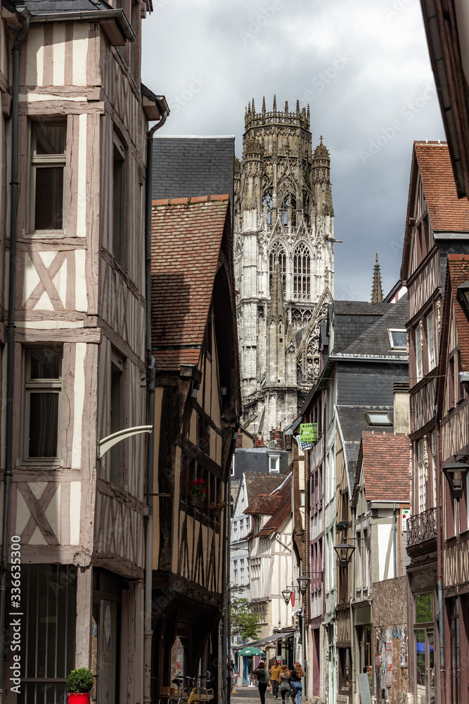 Obraz premium Reims in the North of France in late spring with historical buildings