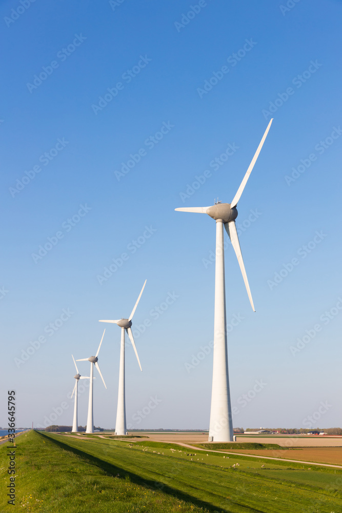 Windkraftanlagen an der Küste vom IJsselmeer Windkraftanlagen an der Küste vom IJsselmeer