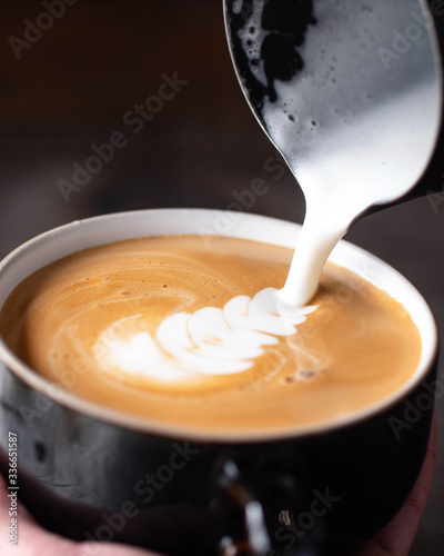 Latte Art - Milk Pour