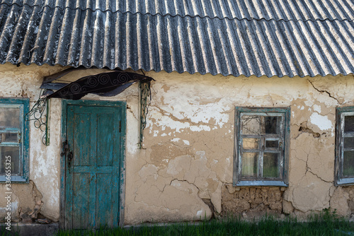 Abandoned buildings House ruins, destroyed buildings, war © aleksashka_