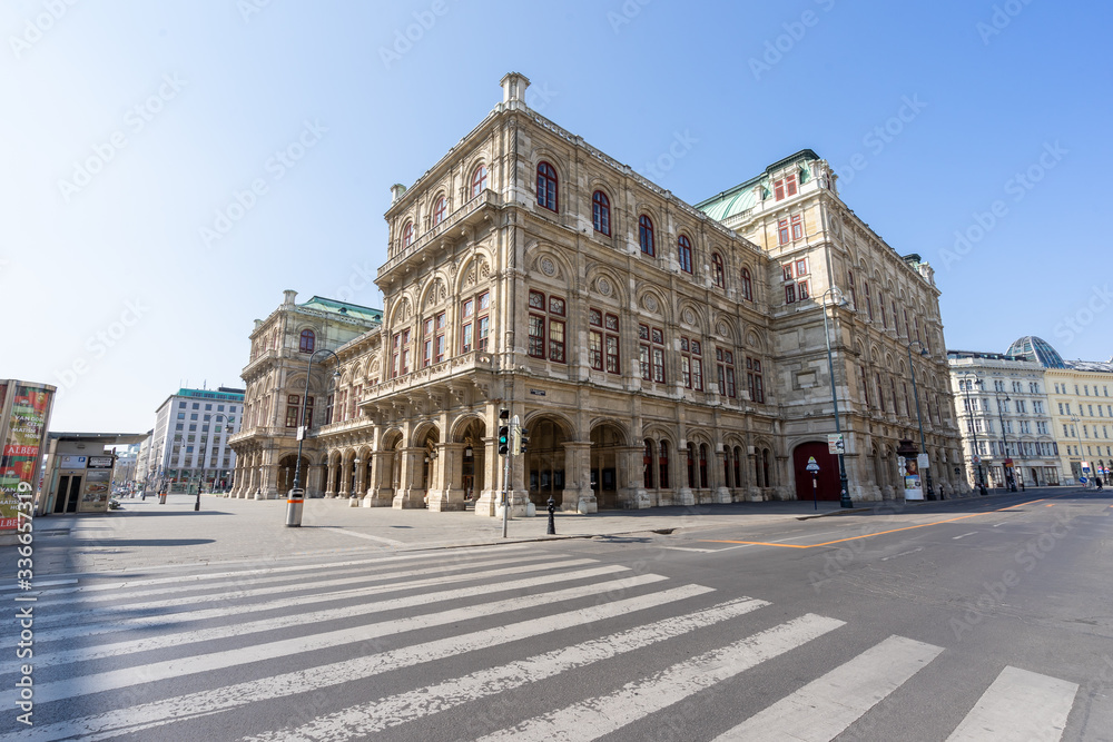 Obraz premium Vienna operahouse in Spring