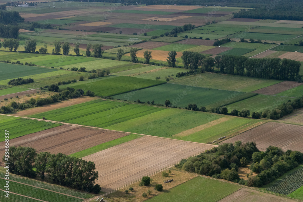 Luftbild: Felder und Wiesen-Landschaft an der hessischen Bergstrasse