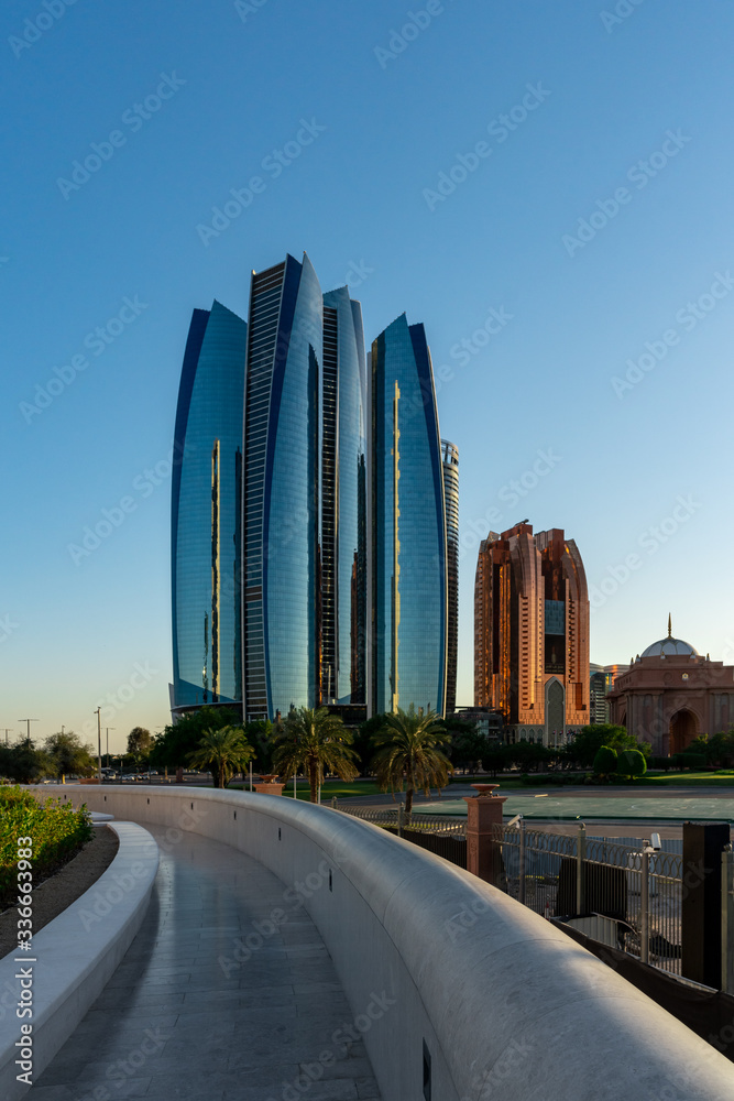 Obraz premium Beautiful view of Abu Dhabi city iconic landmarks and skyscrapers | Al Etihad Jumeirah towers in the corniche road 