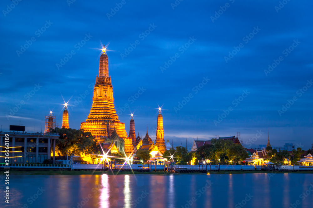  Wat Arun temple  Riverside Chao Phraya. Bangkok, Thailand