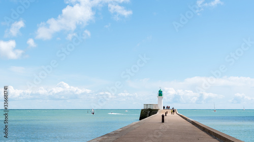 Jetée et phare des Sables d'Olonne en Vendée