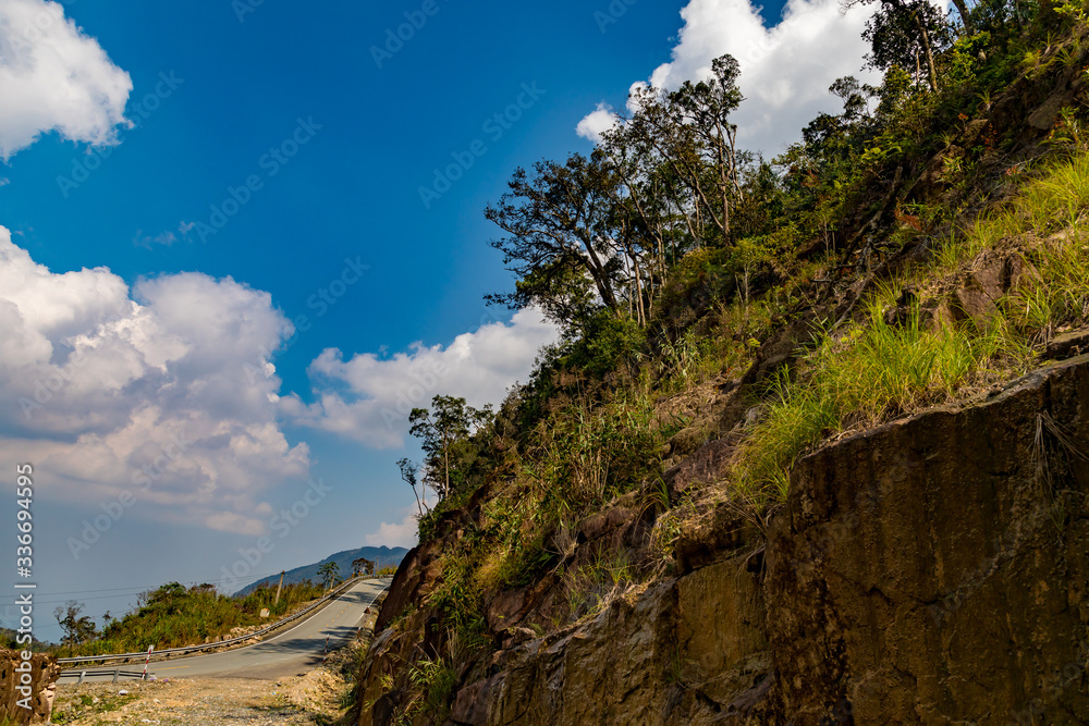 Clouds over the mountain un Vietnam