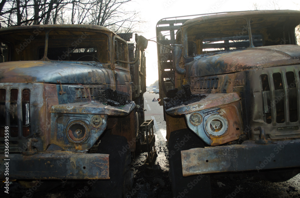 Fototapeta premium old rusty truck. burned out truck.